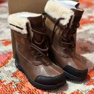 UGG Adirondack Kid Boots Size 1